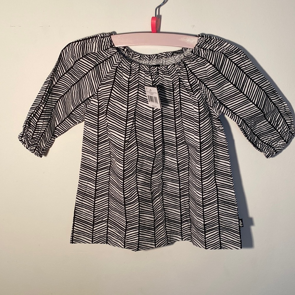 Niki B short sleeved smocked top